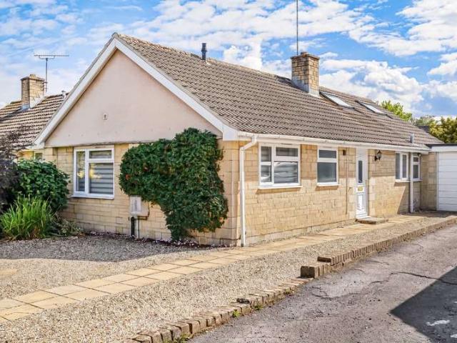 Bungalow for sale in Chesterton, Cotswold