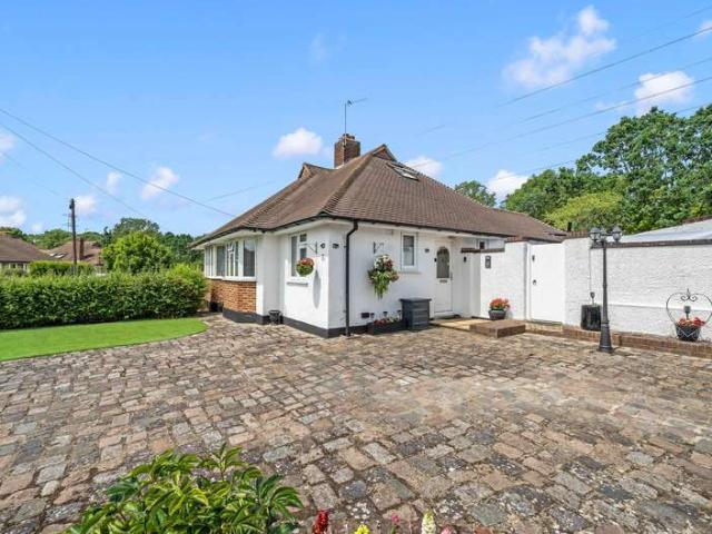 Bungalow for sale in Motspur Park, Greater London