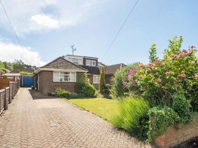 Bungalow for sale in California, Dunstable