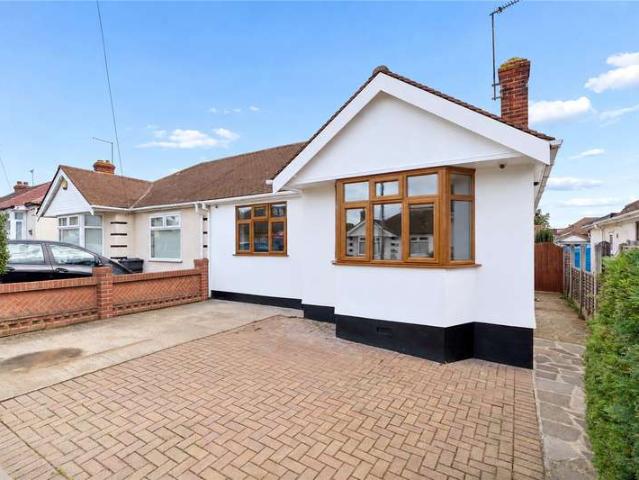 Bungalow for sale in Vange, Basildon
