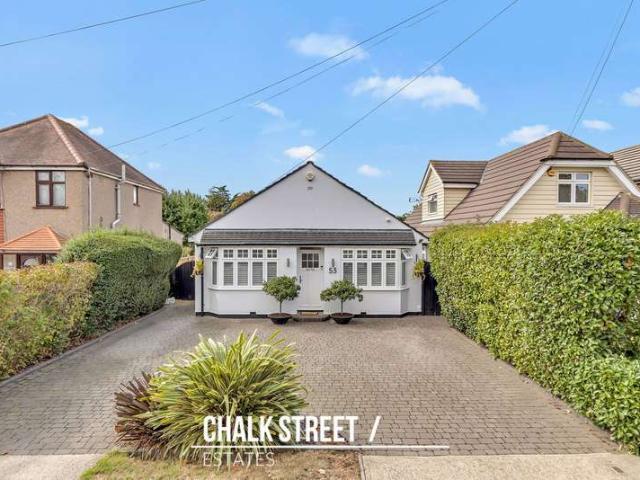 Bungalow for sale in Rainham, Greater London