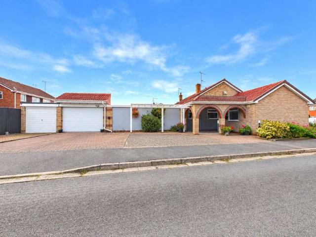 Bungalow for sale in Lower Wick, Worcester