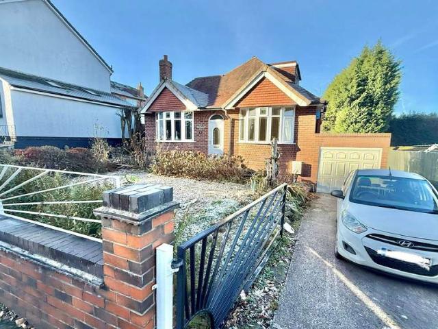 Bungalow for sale in Woodcross, West Midlands