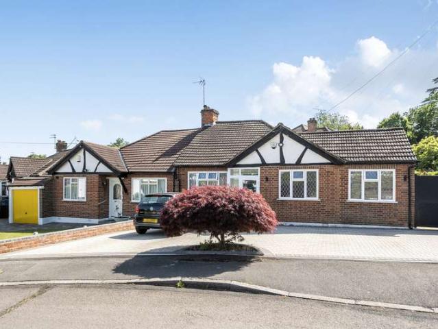 Bungalow for sale in Harrow Weald, Greater London