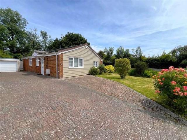 Bungalow for rent in Horsham, West Sussex