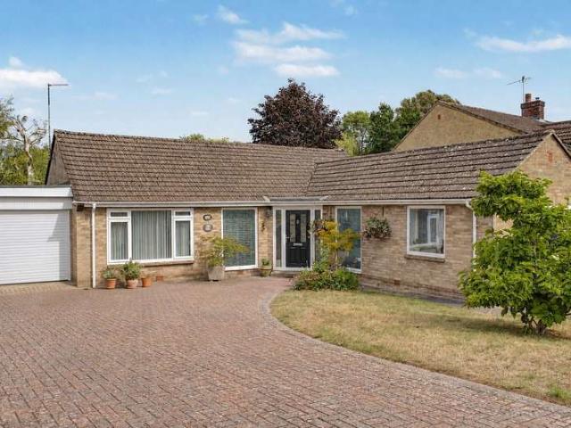 Bungalow for sale in Lakeside, Rodbourne