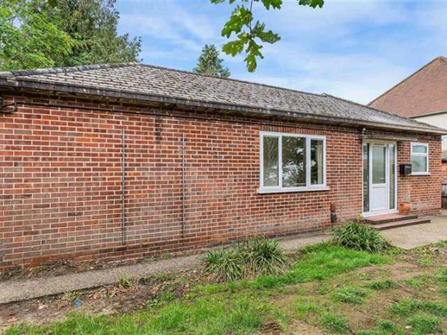 Bungalow for rent in Battle, Reading