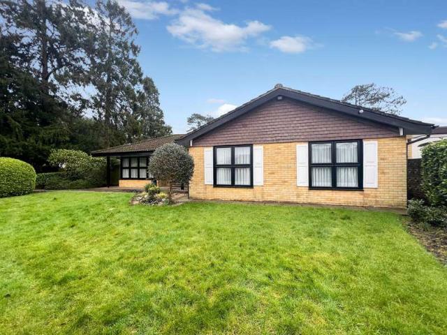 Bungalow for sale in Hillview, Surrey