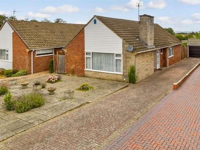 Bungalow for sale in Allington, Midway