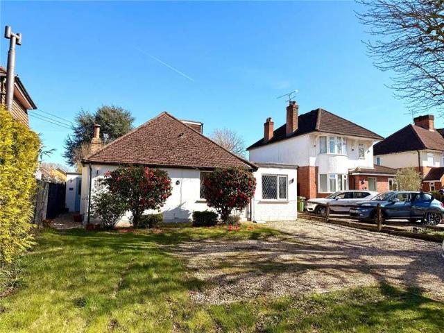 Bungalow for sale in Heol-las, Surrey
