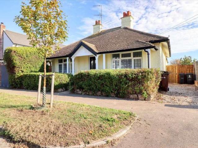 Bungalow for sale in Holland-on-Sea, Dale Hill