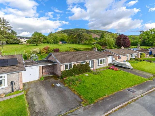 Bungalow for sale in Llandinam, Wales