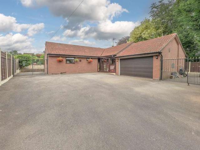 Bungalow for sale in Kingswinford, West Midlands