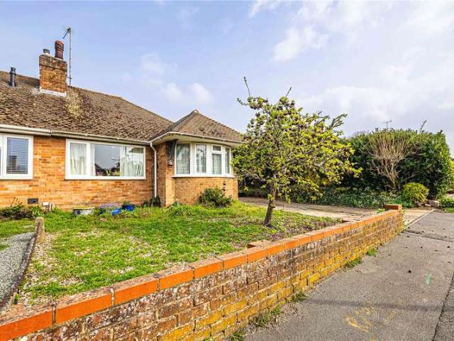 Bungalow for sale in Eaton Bray, Bedfordshire