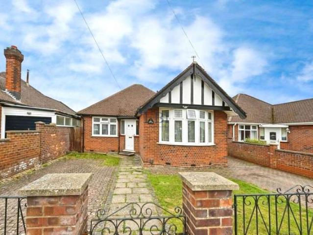 Bungalow for sale in Warden Hill, Luton