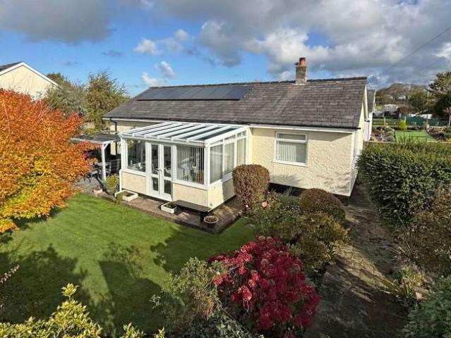 Bungalow for sale in Rhosyr, Llangaffo
