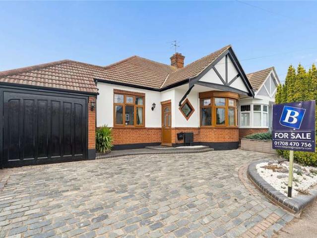 Bungalow for sale in Gidea Park, Greater London