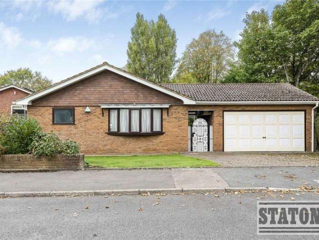 Bungalow for sale in Whetstone, Oakleigh Park