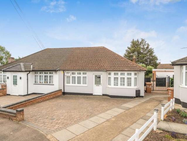 Bungalow for sale in Watford Rural, Batchworth