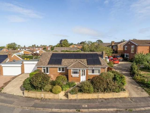 Bungalow for sale in Twyford, Wokingham