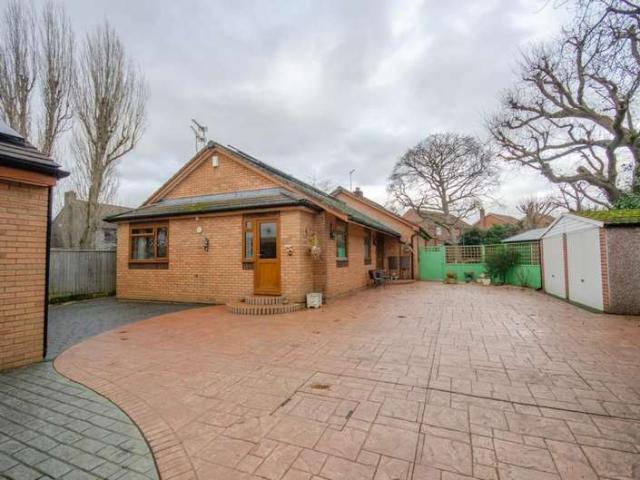 Bungalow for sale in Downend, Moorend