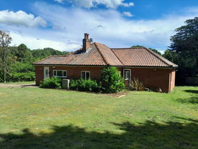 Bungalow for sale in Eastbridge, Suffolk