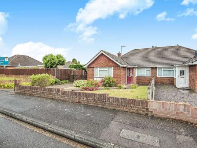 Bungalow for sale in Heol-las, Surrey
