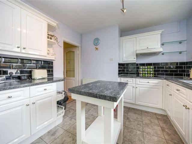 Bungalow for sale in Allington, Midway