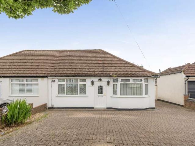 Bungalow for sale in Watford Rural, Batchworth