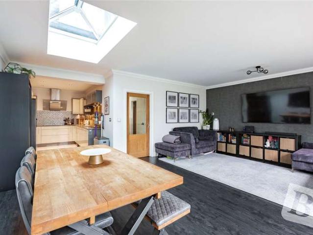 Bungalow for sale in Hornchurch, Greater London