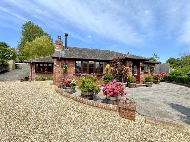 Bungalow for sale in Mount Wise