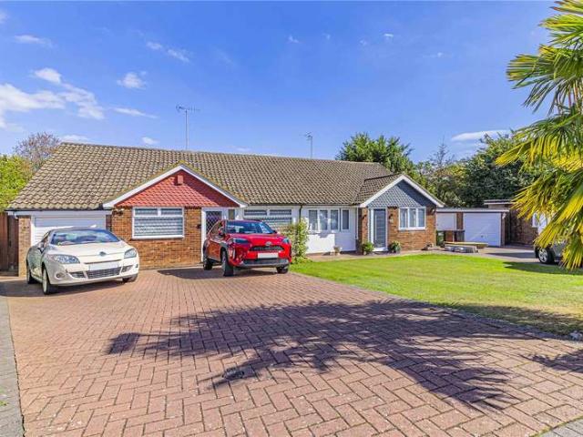Bungalow for sale in Bushey Heath, Hertsmere