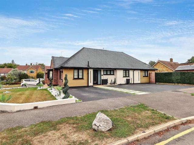 Bungalow for sale in Elstree and Borehamwood, Borehamwood