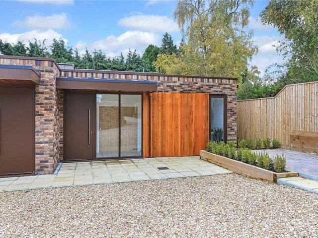 Bungalow for rent in Harestock, Hampshire