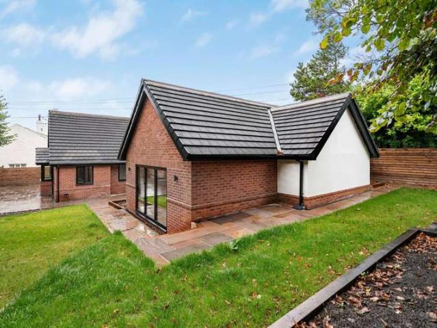 Bungalow for sale in Ellenbrook, Salford