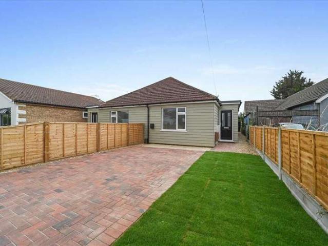 Bungalow for sale in Holland-on-Sea, Dale Hill