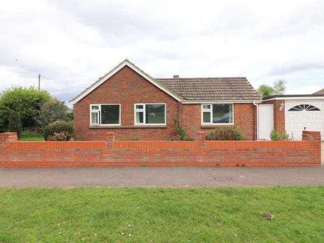 Bungalow for sale in Barton-le-clay, Bedfordshire