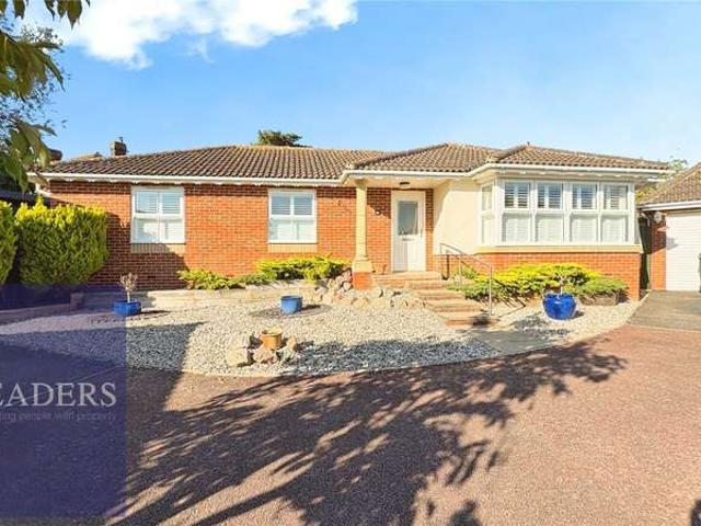 Bungalow for sale in Chipping Hill, Essex