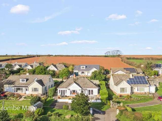 Bungalow for sale in Strode, Devon