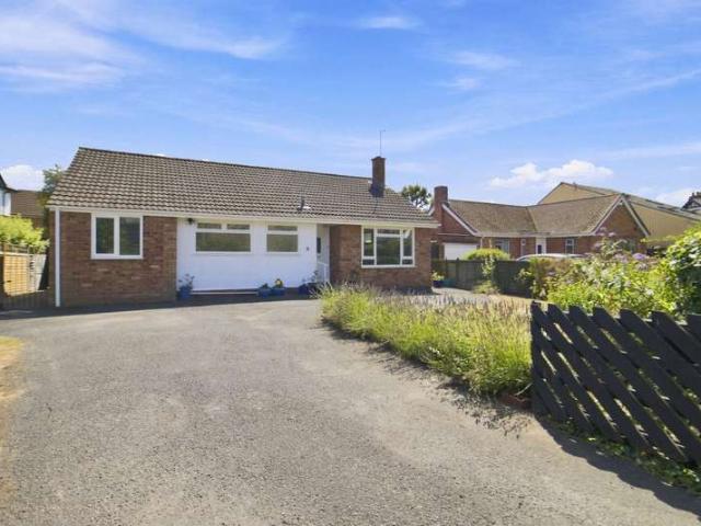 Bungalow for sale in Barnard's Green, Forthampton