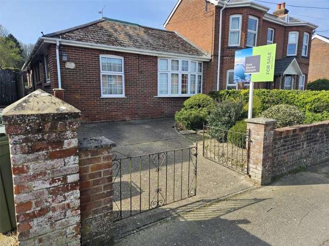 Bungalow for sale in Gunville, Carisbrooke