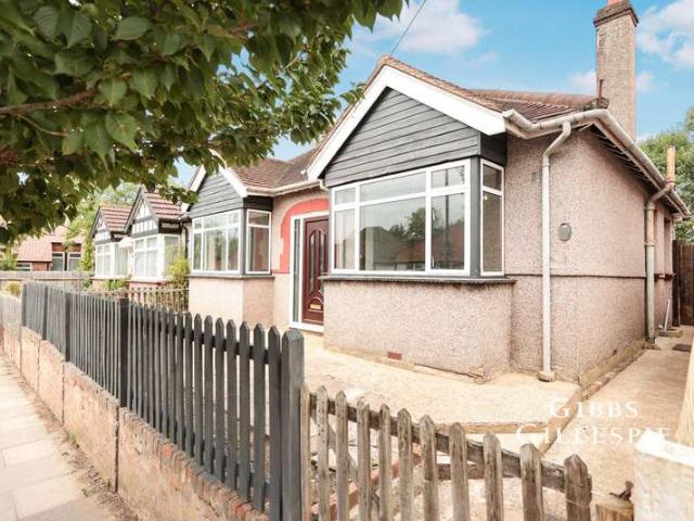Bungalow for rent in Uxbridge, Cowley