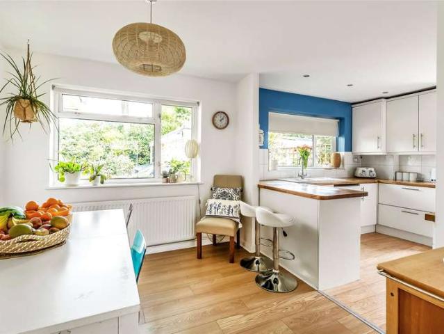 Bungalow for sale in Box Hill Village, Pachesham Park