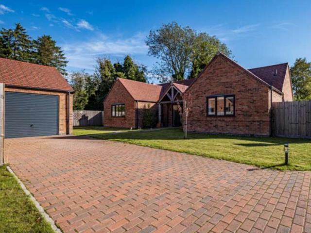 Bungalow for sale in Barholm, Lincolnshire
