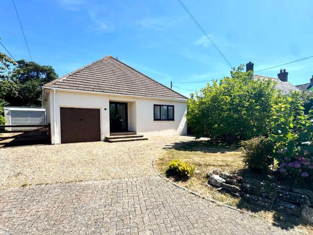 Bungalow for sale in Northwood, Isle Of Wight