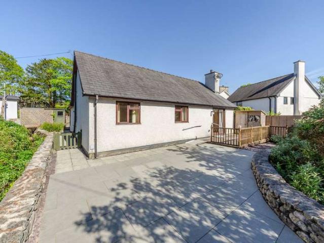 Bungalow for sale in Criccieth, Wales