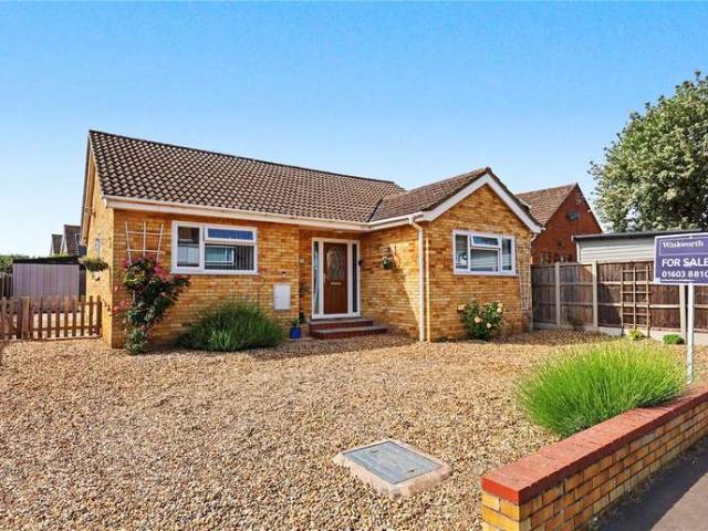 Bungalow for sale in Crostwick, Norfolk
