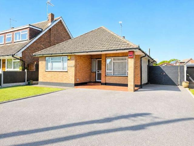 Bungalow for rent in Ramsden Crays, Crays Hill