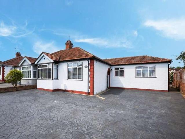 Bungalow for sale in Blackfen, Greater London