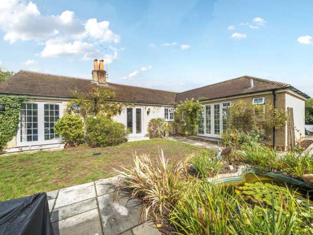 Bungalow for sale in Shortheath, Waverley